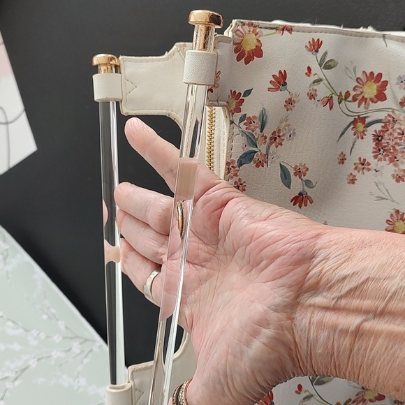 Lauren Conrad Flowered Crossbody - Picture 2 of 8